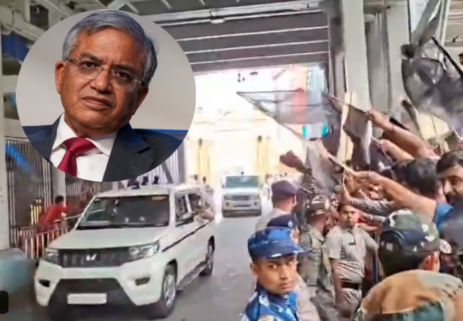 कोलकाता में CEC ज्ञानेश कुमार को दक्षिणेश्वर काली मंदिर के बाहर दिखाए गए काले झंडे, 'वापस जाओ' के लगे नारे