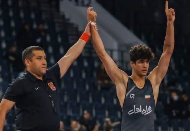 ईरान में 19 साल के रेसलर को बीच चौराहे पर दी गयी फांसी, खामेनेई विरोधी प्रदर्शनों में दो पुलिसकर्मियों की हत्या का था आरोप