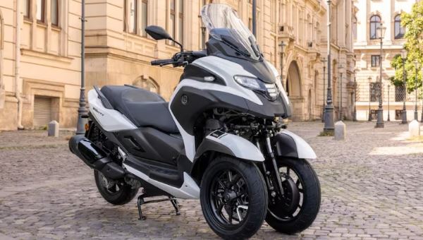 Yamaha Tricity 300 : दुनिया का पहला एयरबैग स्कूटर यामाहा ट्राइसिटी 300 लॉन्च, जानें खसियत और पावर