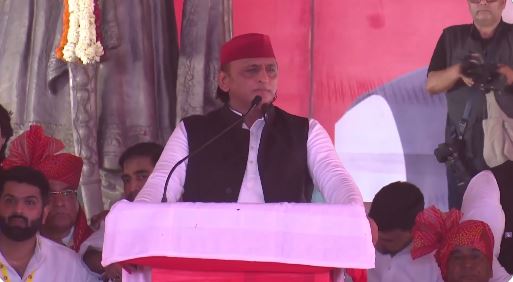 वह हमारा दर्द नहीं महसूस कर सकते हैं जो हमारे घर को गंगाजल से धुलवाने पर हमें हुआ था...दादरी में बोले अखिलेश यादव