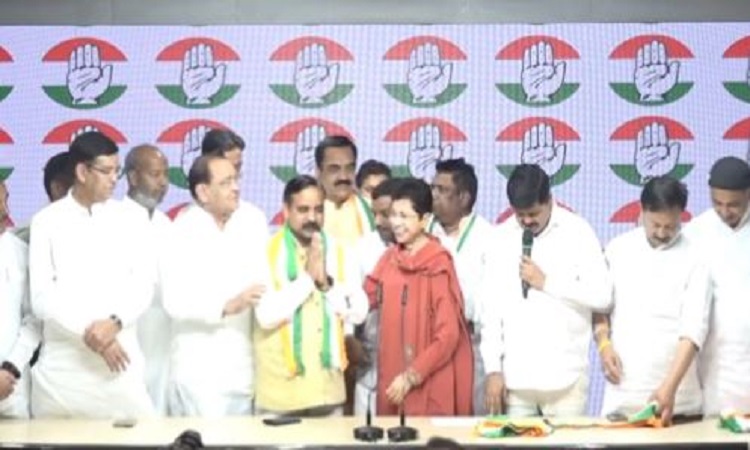 उत्तराखंड में भाजपा को लगा बड़ा झटका: कई दिग्गज नेता कांग्रेस में हुए शामिल, कुमारी शैलजा ने कहा-BJP सरकार से तंग आ चुकी है जनता