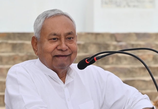 एमएलसी पद से नीतीश कुमार का इस्तीफा, अब सीएम पद को लेकर बढ़ा सस्पेंस