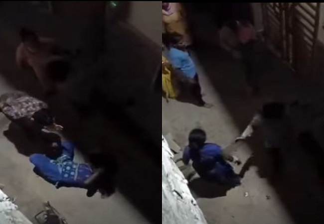 Viral Video : कानपुर में बुजुर्ग महिला को दबंगों ने बाल पकड़कर घसीटा, लात-घूंसों से की पिटाई, पुलिस FIR दर्ज कर जांच में जुटी