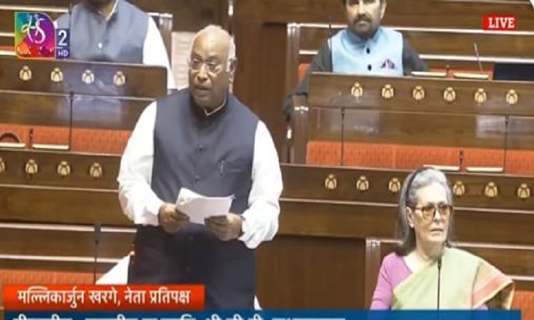 अगर सरकार को पता था कि देश में LPG संकट बढ़ेगा तो कड़े कदम क्यों नहीं उठाए...मोदी सरकार पर बरसे खरगे