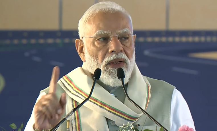 कांग्रेस ने असम के युवाओं को सिर्फ हिंसा और आतंकवाद के कुचक्र में उलझाए रखा : पीएम मोदी