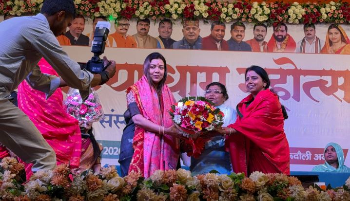 मां कामाख्या धाम महोत्सव में शामिल हुई डॉ प्रियंका मौर्य, विभिन्न क्षेत्रों में उत्कृष्ट कार्य कर रही 32 महिलाओं को किया सम्मानित