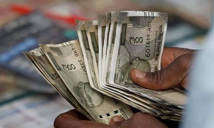 रुपये में रिकॉर्ड गिरावट: पहली बार 93 के पार, कांग्रेस ने कहा-इससे हमारी इकोनॉमी और देश की साख पर खड़े हो रहे गंभीर सवाल