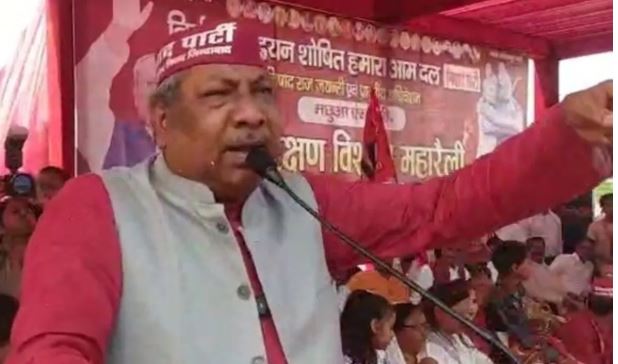 Video: मंच पर फूट-फूटकर रोने लगे संजय निषाद, अखिलेश यादव बोले-BJP के साथ जाने पर पश्चाताप के आंसू हैं या प्रायश्चित के?