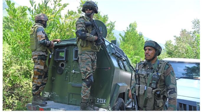 सेना की सीमा पर फिर नापाक साजिश नाकाम, एक आतंकी ढेर और दूसरे की तलाश जारी