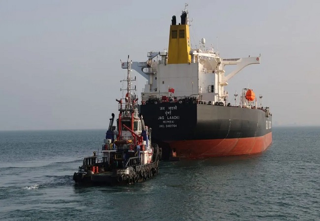 क्रूड ऑयल लेकर टैंकर जग लाडकी पहुंचा अडानी पोर्ट्स, जहाज पर लदा है 80,886 मीट्रिक टन तेल