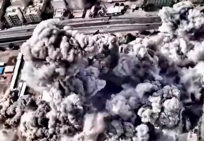 ईरान पर भीषण हमला! इस्फहान में धमाकों से दहला इलाका, जंग का 27वां दिन और खतरनाक, पाकिस्तान के मध्यस्थता को अमेरिका ने खारिज किया