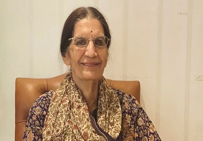 फैशन डिजाइनर मनीष मल्होत्रा की मां का निधन, अजय देवगन सहित कई दिग्गज नेता प्रार्थना सभा में हुए शामिल