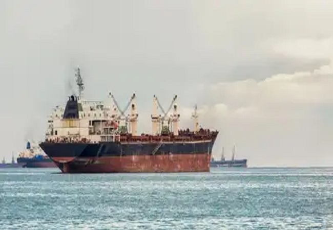 भारत आ रहा ईरानी कच्चे तेल का जहाज भेज गया चीन, मामला बढ़ने के बाद पेट्रालियम मंत्रालय ने जारी किया बयान