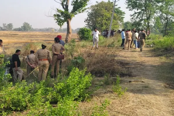 महराजगंज:सेमरा चन्द्रौली में अज्ञात महिला का अर्धजला शव मिला, इलाके में दहशत