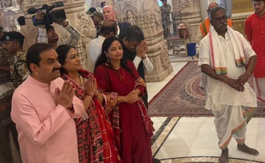 Gautam Adani Ayodhya Ram Mandir : अदाणी ग्रुप चेयरमैन गौतम अदाणी सपरिवार पहुंचे अयोध्या राम मंदिर , गुरुकुल परंपरा पर दिया जोर