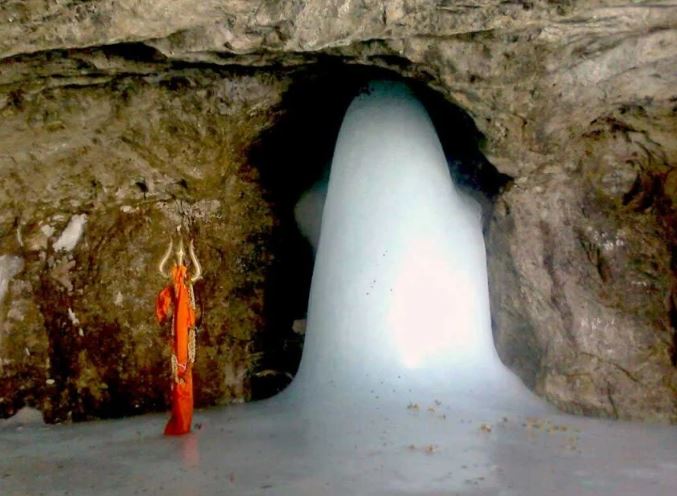 Amarnath Yatra 2026 : अमरनाथ यात्रा के लिए 15 अप्रैल से रजिस्ट्रेशन शुरू,पवित्र गुफा में हिम शिवलिंग को माथा टेकने आते श्रद्धालु