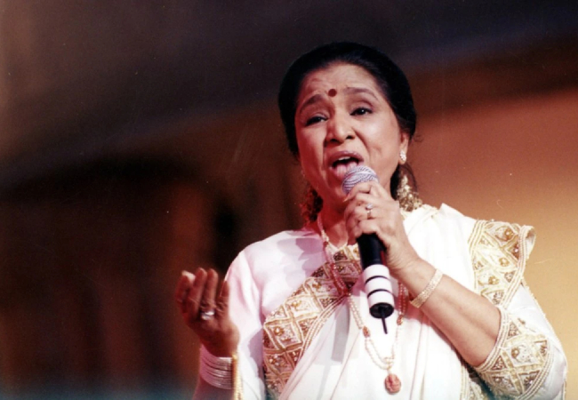 अभी न जाओ छोड़ कर कि दिल अभी भरा नहीं..., सितारों की दुनिया में चली गईं गीतों की आशा