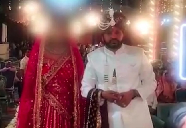 यूपी में दरोगा की बारात से पहले ‘लव स्टोरी’ का क्लाइमैक्स: प्रेमी पहुंचा, मंडप में खुद रचा ली शादी