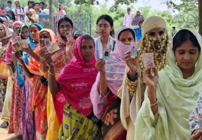 तमिलनाडु में दोपहर 3 बजे तक रिकॉर्ड 70 प्रतिशत मतदान, बंगाल में 78.77 प्रतिशत वोटिंग