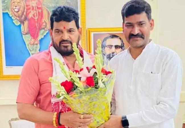 गोंडा में बृजभूषण शरण सिंह के करीबी भूपेंद्र सिंह पर फायरिंग, नाजुक हालत में लखनऊ किए गए रेफर