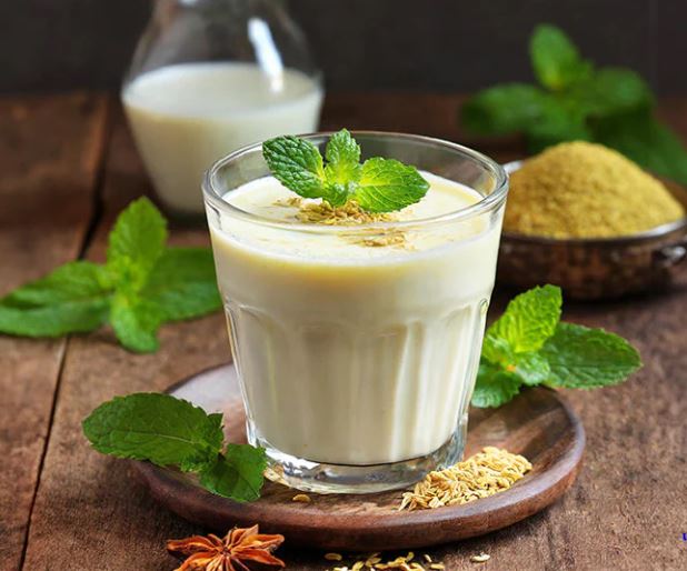 Buttermilk in summer : गर्मियों में छाछ के सेवन से रहें दिनभर तरोताजा , पाए जाते हैं कई पोषक तत्व