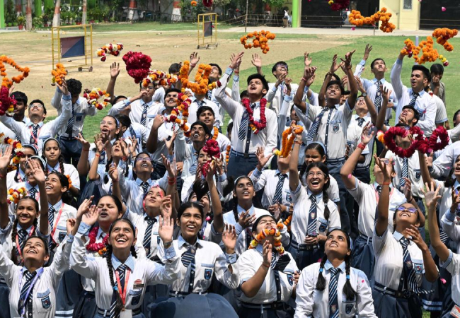 CISCE Board Result 2026 : 10वीं-12वीं के नतीजे घोषित, यूपी के ओजस्वित पासरीचा को इंटर में मिले शत-प्रतिशत अंक