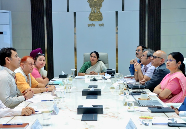 दिल्ली की रेखा गुप्ता सरकार बड़ा फैसला, इलेक्ट्रिक वाहनों की खरीद और टैक्स में मिलेगी भारी छूट