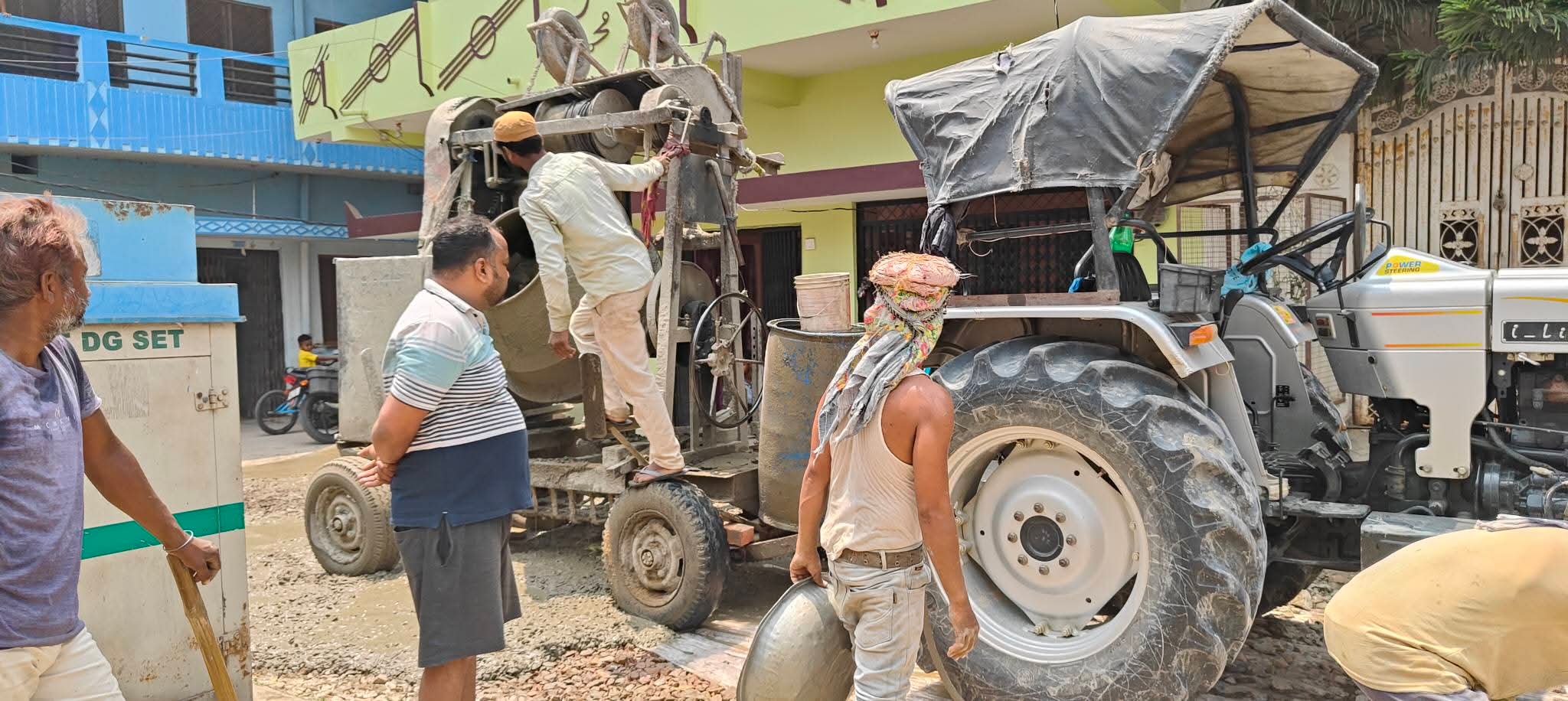 सोनौली में घटिया निर्माण पर गिरी गाज, सभासद रवि वर्मा की सख्ती से खुली पोल