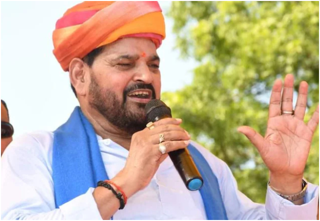 पूर्व सांसद ब्रजभूषण शरण सिंह ने इशारों में BJP को दी खुली चुनौती, बोले-हम बोझ हैं तो बता दो, 2027 और 2029 के चुनाव में दिखा देंगे...'