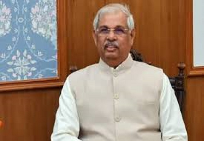 गवर्नर राजेंद्र विश्वनाथ आर्लेकर ने तिरुवनंपुरम में डाला वोट, जनता से पवित्र कर्तव्य निभाने की करी अपील