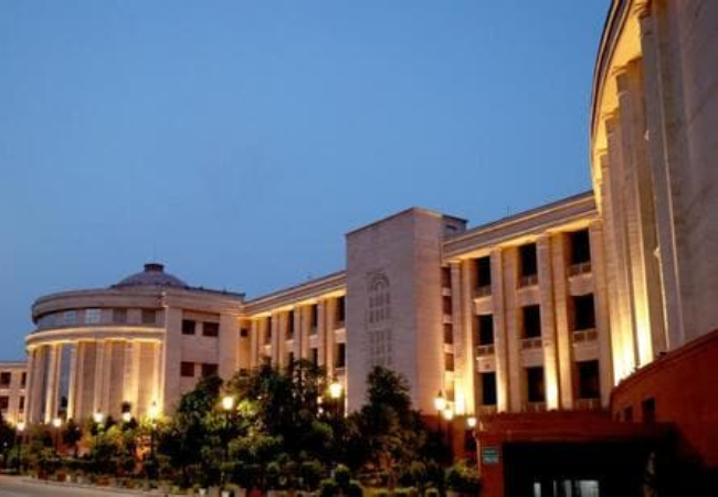 हाईकोर्ट ने सभी जिलों की चिकित्सा सुविधाओं का ब्योरा राज्य सरकार ने मांगा, कहा-कागजी आंकड़ों से नहीं बचेगा जीवन, वेंटिलेटर नहीं तो रिकॉर्ड किस काम के?