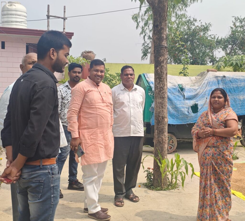 नेपाल बॉर्डर के खनुआ गांव में पहली बार पहुंची सड़क, दशकों की उपेक्षा खत्म