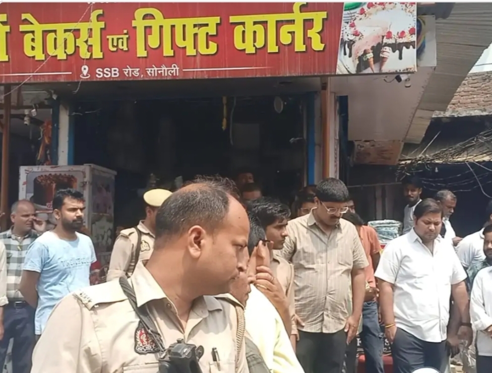 सोनौली में भीषण आग, ‘मां वैष्णो बेकर्स’ जलकर राख