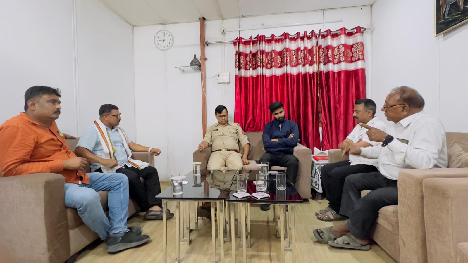 सोनौली बॉर्डर पर बड़ा विवाद: नेपाली सुरक्षा बलों ने भारतीय नागरिक को बाजार से घसीटा, सपा नेता बैजू यादव ने की कड़ी कार्रवाई की मांग