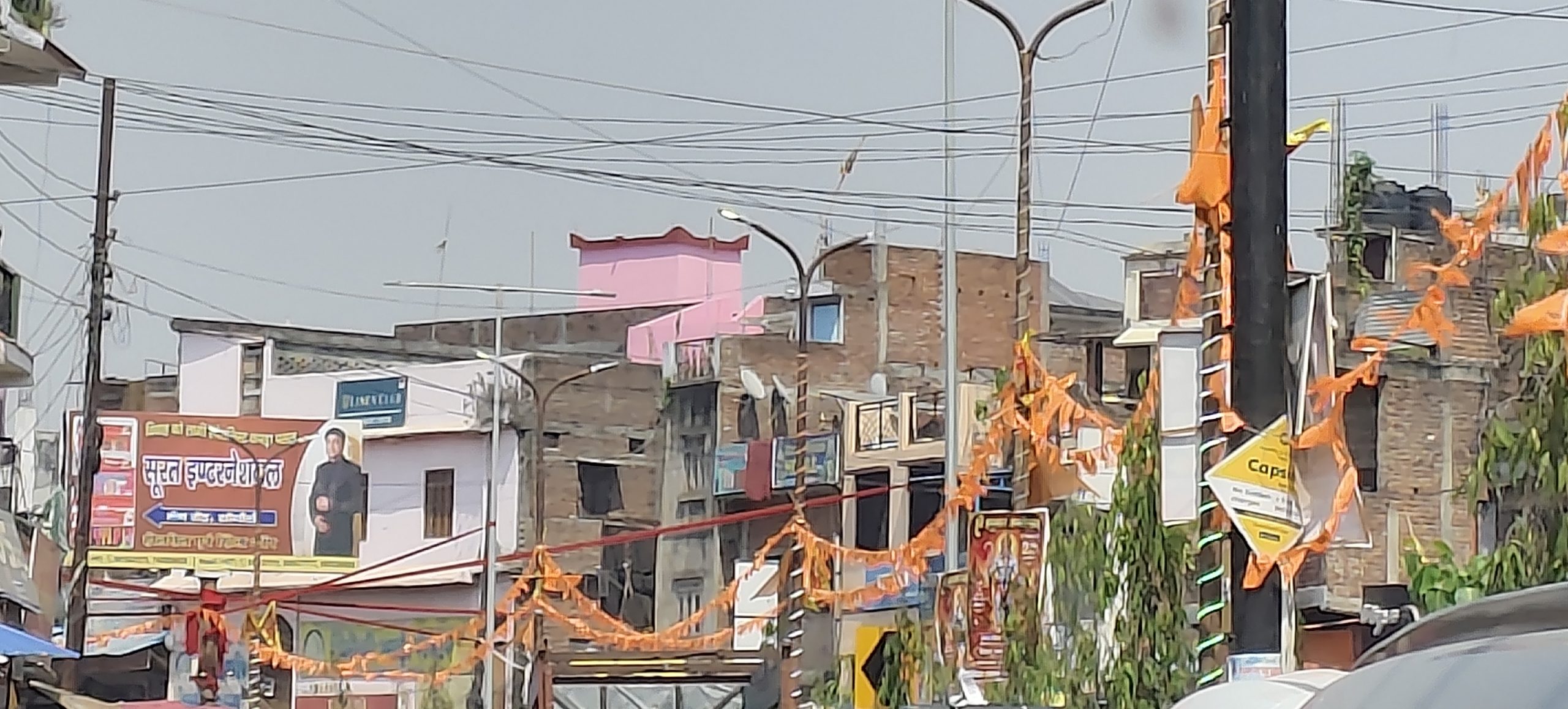 दिन में जल रहीं स्ट्रीट लाइटें! सोनौली नगर पंचायत में लापरवाही उजागर, बिजली और राजस्व पर बढ़ा बोझ