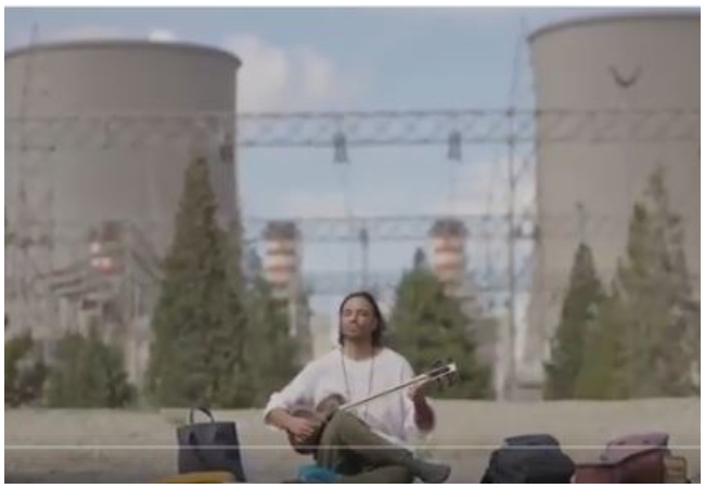 ट्रम्प की धमकी को दरिकिनार कर ईरानी संगीतकार ने पावर प्लांट के सामने म्यूजिक बजाया,ईरानी राष्ट्रपति बोले- देश की 1.4 करोड़ जनता जान देने को तैयार