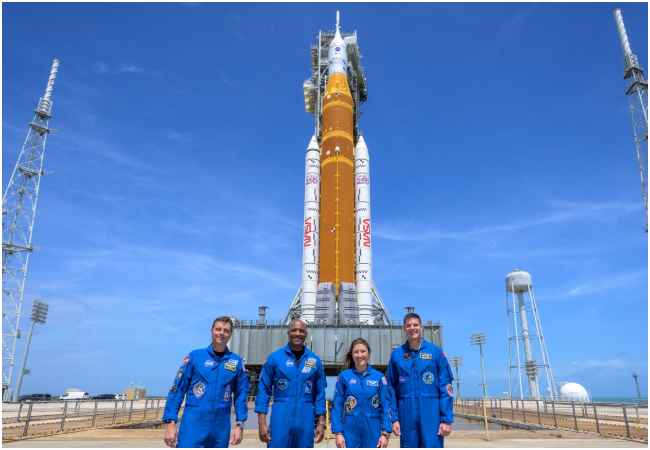 NASA के एस्ट्रोनॉट्स अब iPhone से ले सकेंगे चांद की सेल्फ़ी, आज फ्लोरिडा के कैनेडी स्पेस सेंटर से आर्टेमिस II मिशन लॉन्च