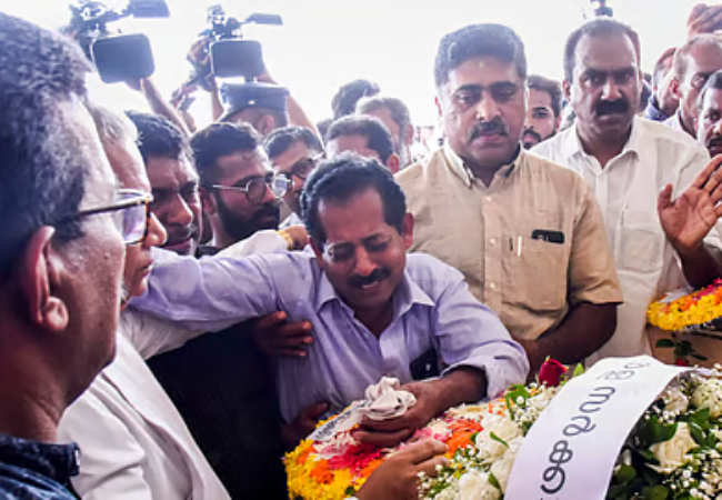 वतन लौटे अपनों के पार्थिव शरीर, कुवैत अग्निकांड के 20 पीड़ितों के शव कोच्चि पहुंचे, गमगीन हुआ माहौल