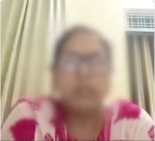 Video-महोबा के BJP जिला अध्यक्ष मोहनलाल कुशवाहा ने महिला नेत्री से पद के बदले $ex की मांग, कहा- ' हमबिस्तर हो जाओ, बना दूंगा जिला उपाध्यक्ष '