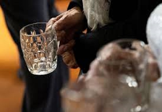 दर्जनों लोगों ने पी जहरीली शराब, चार की मौत, छह अस्पताल में भर्ती, एक को पुलिस ने लिया हिरासत में