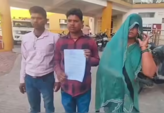 विवाह के बाद दावत नहीं दी तो, गांव वालों ने किया सामाजि बहिष्कार