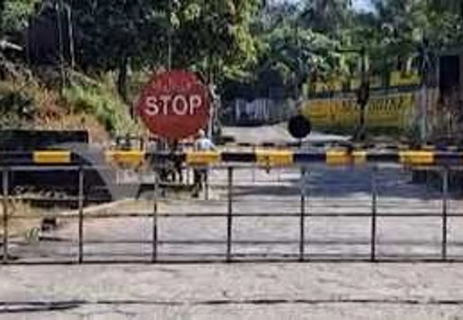 46 साल से बंद मिढ़ापुर रेलवे फाटक बना अभिशाप, दशकों पुरानी समस्या से निजात के लिए स्थानीय लोगों ने प्रशासन से लगाई गुहार