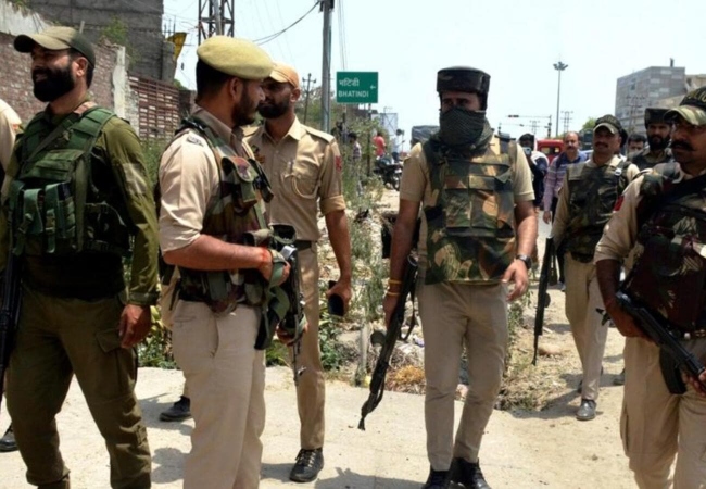 16 साल से फरार पाकिस्तानी आतंकी को जम्मू-कश्मीर पुलिस ने किया गिरफ्तार, लश्कर-ए-तैयबा से जुड़े थे तार