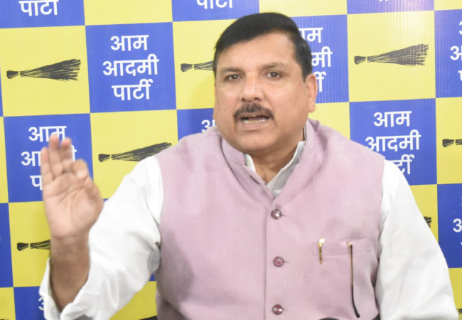 संजय सिंह , बोले-मतदाता सूची में गड़बड़ी लोकतंत्र के लिए खतरा, यूपी की ढाई प्रतिशत महिला मतदाता कहां चली गईं?