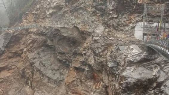 Sikkim Landslide : सिक्किम के मंगन में भारी बर्फबारी और लैंडस्लाइड , टूरिस्ट फंसे, रेस्क्यू जारी
