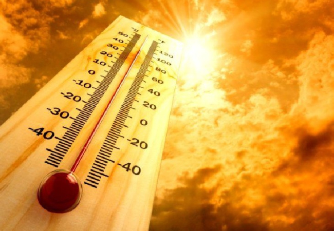 UP Heatwave Red Alert : यूपी के 22 जिलों में लू का अलर्ट, 26 अप्रैल से एक नया पश्चिमी विक्षोभ सक्रिय होने से गिरेगा पारा