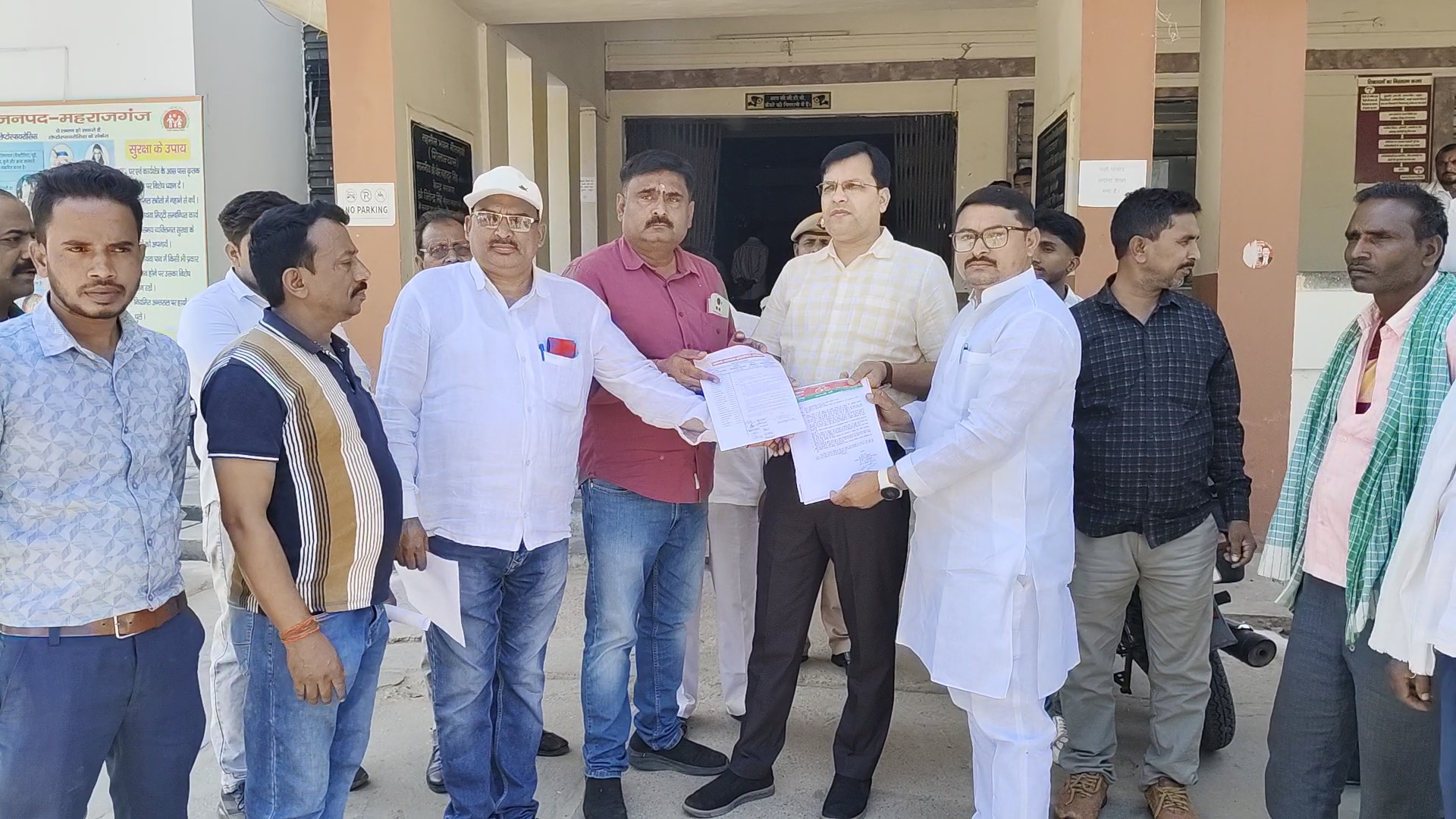 सपा नेता बैजू यादव ने गैस कालाबाज़ारी के खिलाफ सौंपा ज्ञापन, सोनौली–नौतनवा एजेंसियों की जांच की मांग तेज