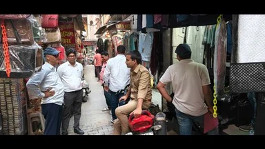 नौतनवा में जीएसटी की बड़ी छापेमारी, कपड़ा व्यापारी के घर-दुकान पर घंटों जांच; कई दस्तावेज जब्त