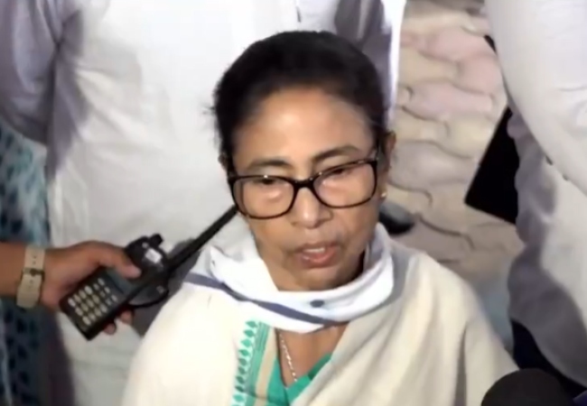 वोटिंग के बीच भवानीपुर विधानसभा क्षेत्र पहुंची CM ममता बनर्जी, बोलीं- BJP चुनाव में जबरदस्ती करना चाहती है धांधली