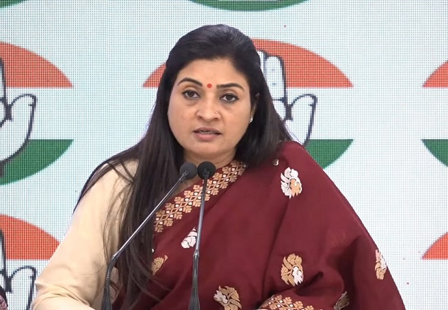 पीएम मोदी के खिलाफ सड़कों पर उतरी महिलाएं, जमकर किया प्रदर्शन, कांग्रेस नेता ने कहा देश की अखंडता पर हुआ हमला